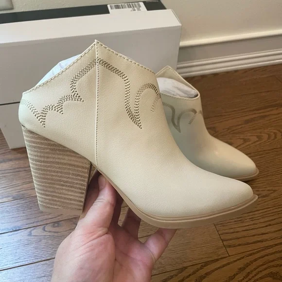 Dolce Vita Shelby Ivory Western Rodeo Bohemian Ankle Booties New in Box - Picture 10 of 13